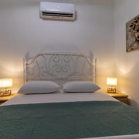 Modern 3min Walk To Fits 4 شقة *