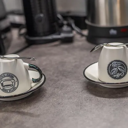 Modern 3min Walk To Fits 4 شقة