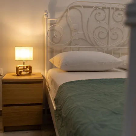 Modern 3min Walk To Fits 4 Apartamento