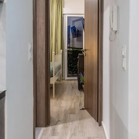 Modern 3min Walk To Fits 4 شقة لوتراكي