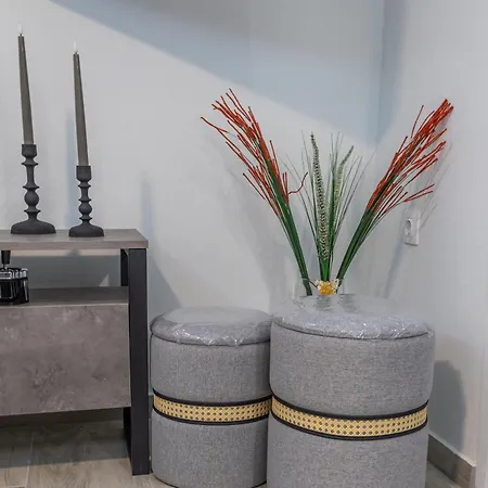 Modern 3min Walk To Fits 4 *