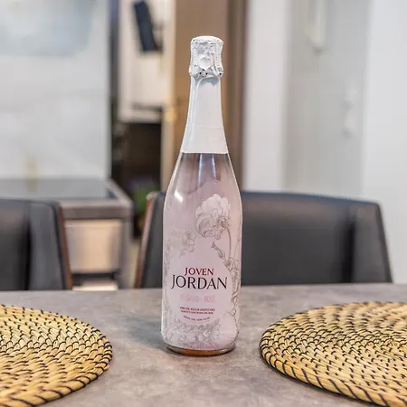 Apartamento Modern 3min Walk To Fits 4