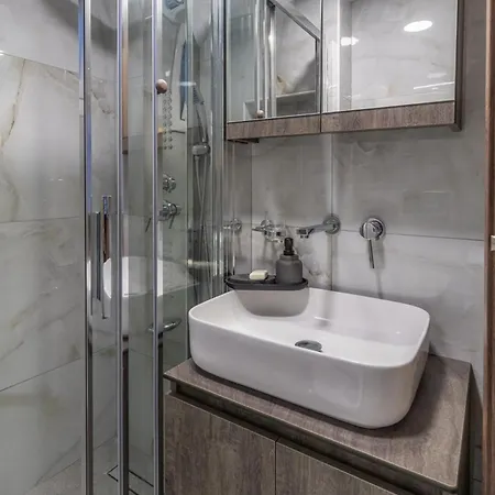 شقة Modern 3min Walk To Fits 4 لوتراكي