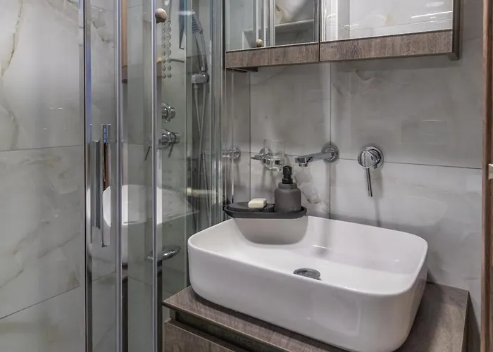 Appartamento Modern 3min Walk To Fits 4 Loutráki